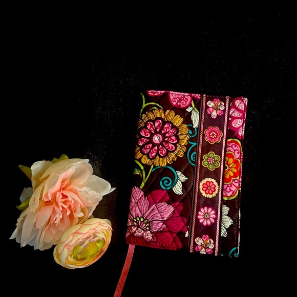 Vera Bradley Quilted Floral Book Cover “Retired Print” - Picture 2 of 6